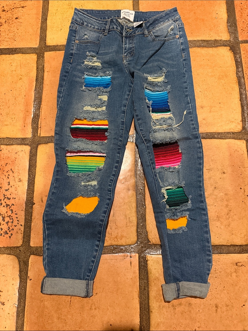 Santa Fe Embroidered-Insert Distressed Ankle Jeans - Blue